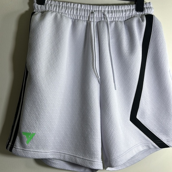 Men’s Adidas Trae Young Basketball Shorts size‎ Large - Picture 2 of 6